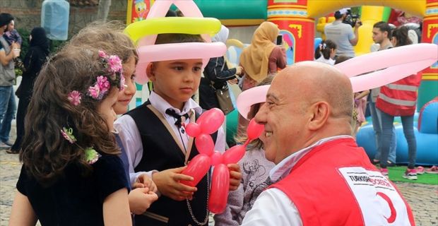 Türk Kızılayı, iç savaşın sürdüğü Suriye'ye 2017 yılında yaklaşık 7