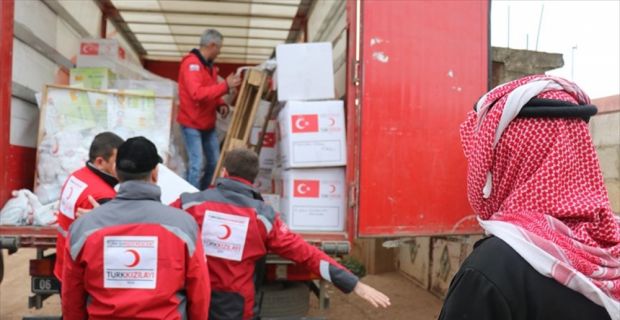 Türk Kızılayı ekipleri, Afrin kırsalında terörden arındırılan Deyr Ballut köyündeki