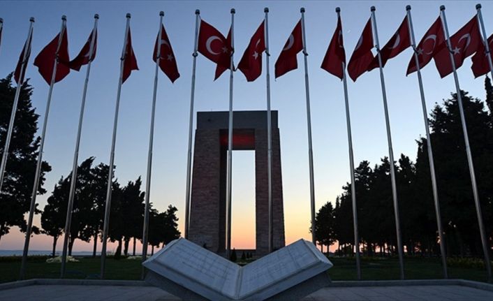 Savaş gemileriyle Çanakkale Boğazı'ndan rahat şekilde geçeceklerini düşünen itilaf devletlerinden