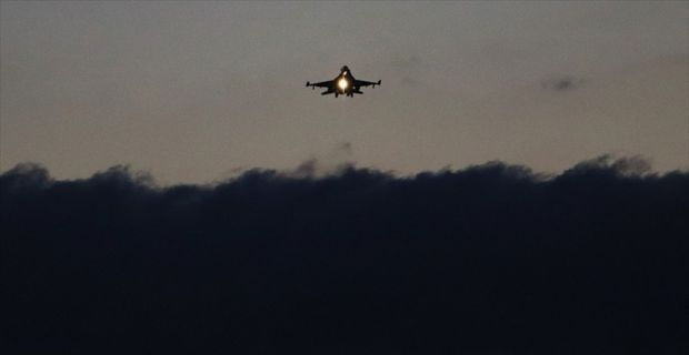Türk savaş uçakları Afrin’de terör örgütü PYD/PKK'ya ait hedefleri vuruyor.