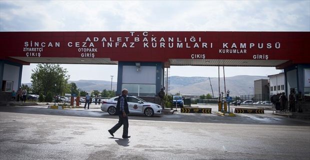FETÖ'nün darbe girişimi sırasında Ulus'taki Türk Telekom binasını işgal girişimine