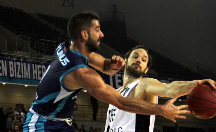 Ankara’da oynanan karşılaşmada Türk Telekom, Fransa’nın Ldcd Asvel takımına 78-83