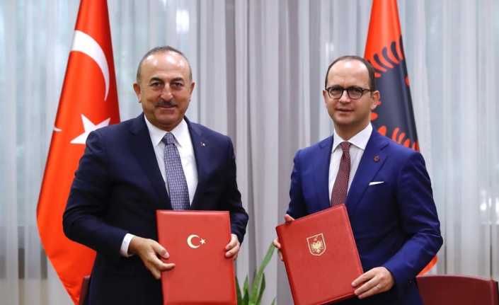 Dışişleri Bakanı Mevlüt Çavuşoğlu’nun Arnavutluk’un başkenti Tiran’a yaptığı ziyarette, iki