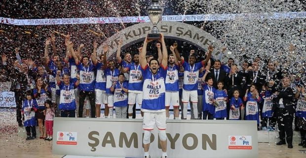 Basketbol PTT Erkekler Türkiye Kupası'nı, finalde TOFAŞ'ı 78-61 mağlup eden