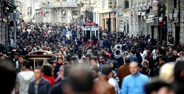 TÜİK, Türkiye nüfusunun 2040 yılında 100 milyonu geçmesinin beklendiğini açıkladı.