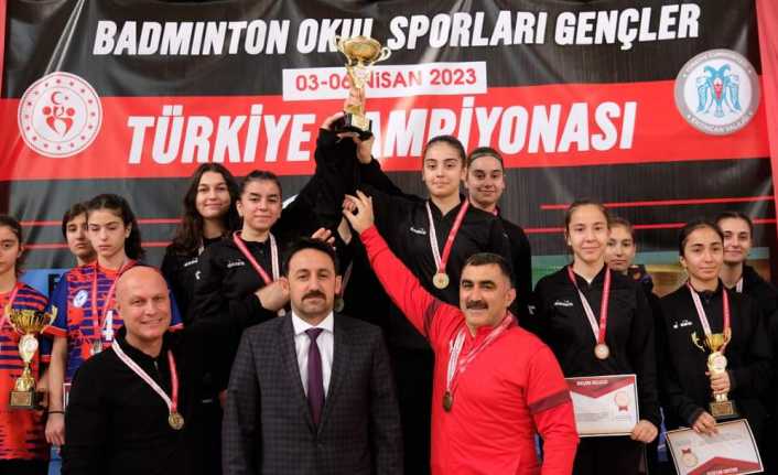 Erzincan’ı temsil eden Erzincan Anadolu Lisesi ve Erzincan Spor Liseleri