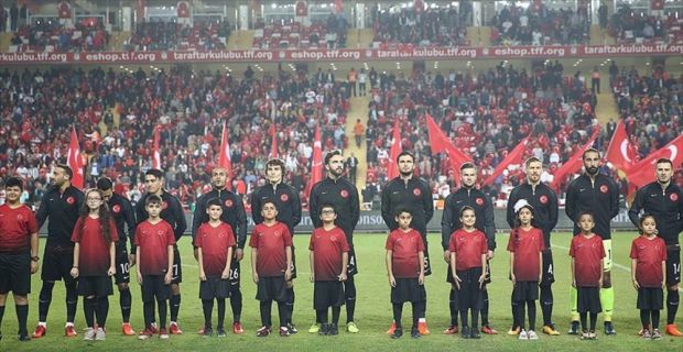 FIFA dünya klasmanında Türkiye, üç basamak çıkarak 38. sıraya yerleşti.