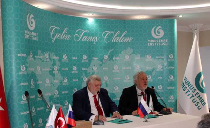Rusya’nın başkenti Moskova’da bir panelde konuşan ünlü tarihçi Prof. Dr.