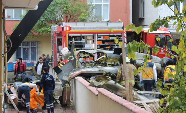 İstanbul Sancaktepe’de eğitim uçuşu yapan askeri helikopter düştü. Kaza sonucu
