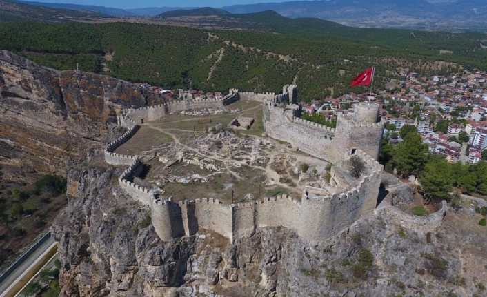 Sinop’un Boyabat ilçesinde bulunan ve Türkiye’nin 5. görkemli kalesi olan