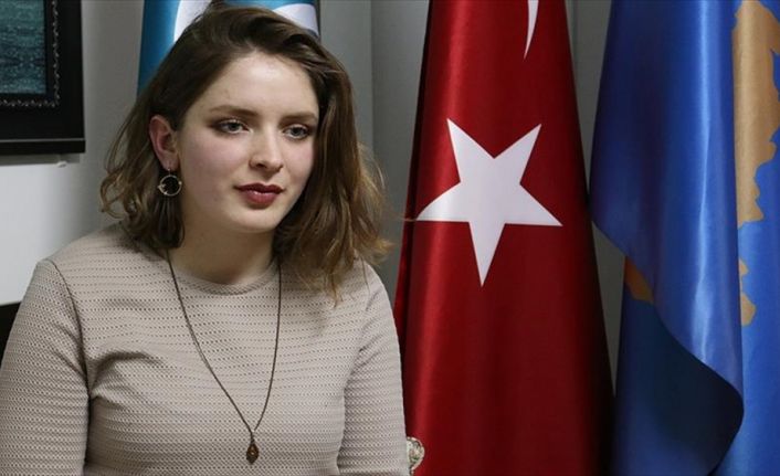 Priştine'de Yunus Emre Enstitüsünün yeni dönem Türkçe kursuna katılan kursiyerler,