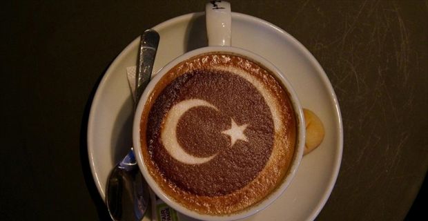 Hollanda'da ilk defa Türklerin menüye aldığı "selfieçino" adlı, üzerine fotoğraf