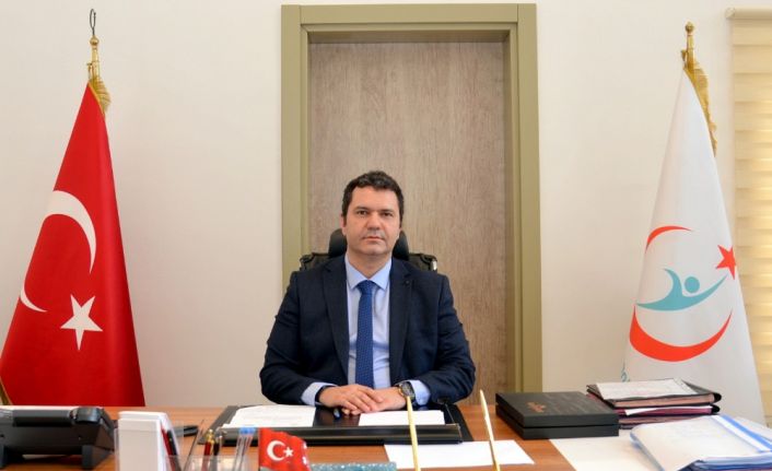 Eskişehir İl Sağlık Müdürü Doç. Dr. Uğur Bilge, yemekleri lezzetlendirmek