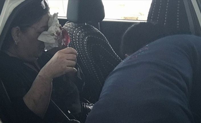 Atatürk Havalimanı'na taksiyle yaralı halde getirilen kadının, mobil uygulama aracılığıyla