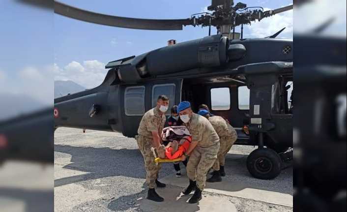 Erzincan’ın Kemaliye ilçesinde  pikniğe giden ve uçurama yuvarlanan 