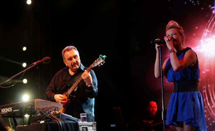 Uluslararası Bursa Festivali’nde sahne alan Ümit Besen ile Pamela müzikseverlere