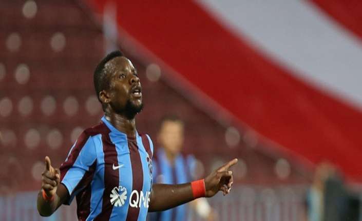 Trabzonspor’un Nijeryalı oyuncusu Onazi, Teknik Direktör Ünal Karaman ile başarının