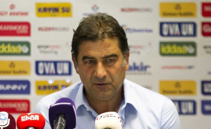 Trabzonspor Teknik Direktörü Ünal Karaman, Aytemiz Alanyaspor maçı öncesi oyuncularını
