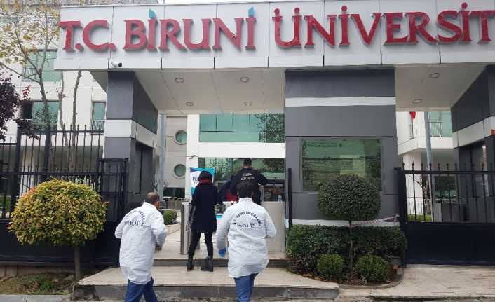 Üniversite laboratuvarında patlama: 3 yaralı Biruni Üniversitesi’nde deney laboratuvarında oksijen tüpü patladı. Patlamada 3 kişiyi