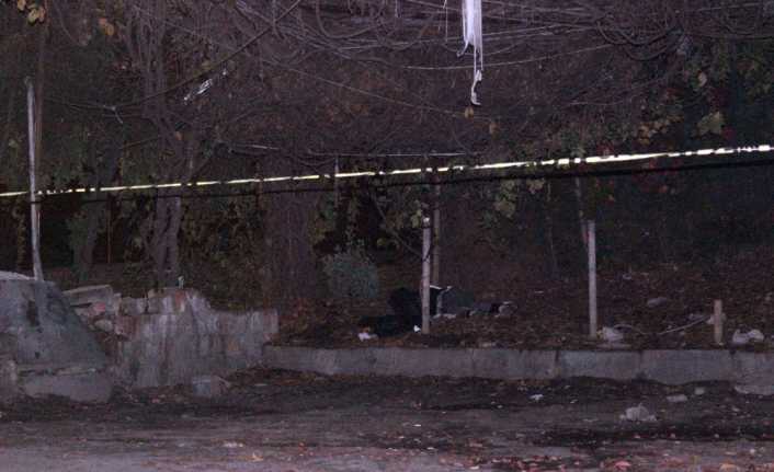 Fatih’te Unkapanı Köprüsü’nün altında 60 yaşlarında bir erkek cesedi bulundu.