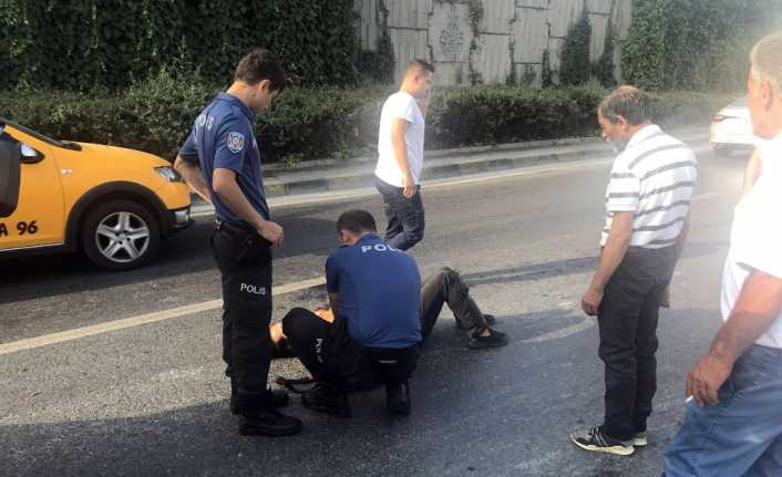 Ünlü oyuncu Direnç Dedeoğlu, motosikletle seyir halindeyken bir aracın sıkıştırması