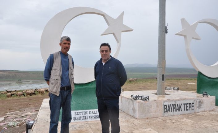 Ünlü türkücü Mahmut Tuncer, Suriye sınırında bulunan Hatay’ın Reyhanlı ilçesine