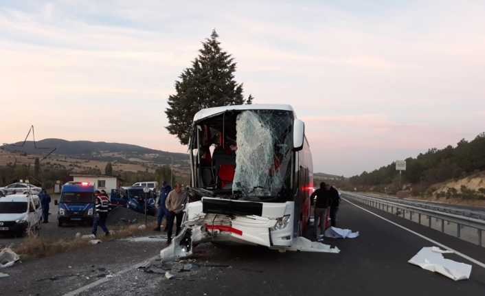 Uşak’ta yolcu otobüsü ile kamyonetin çarpışması sonucu 1 kişi hayatını