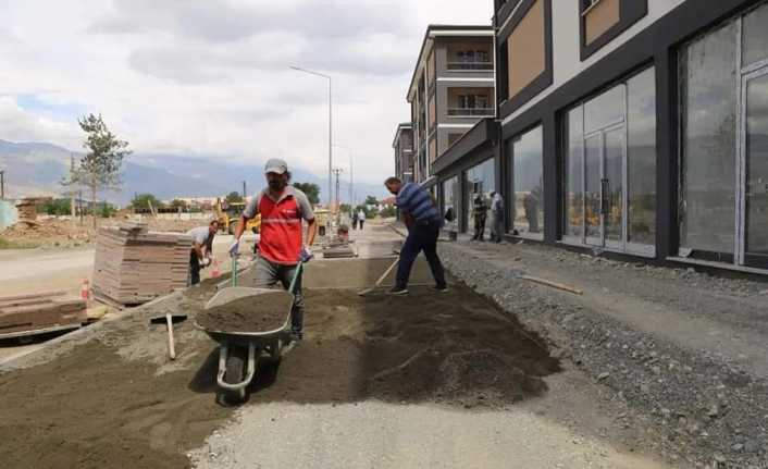 Parke yol tamiratı ve kaldırım