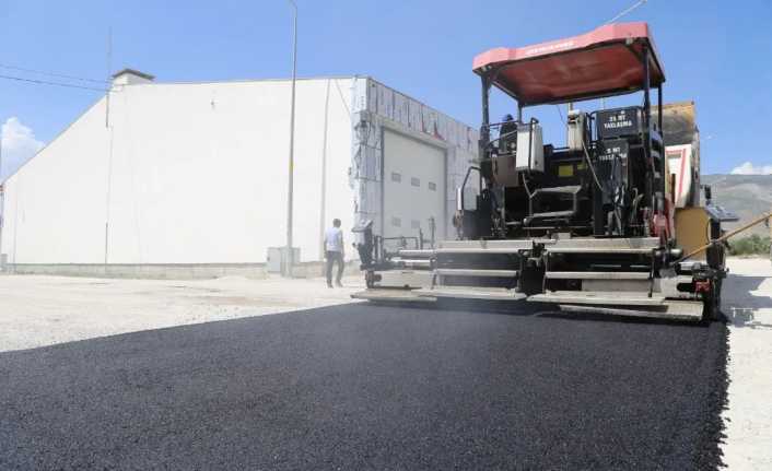 Fen İşleri Müdürlüğü ekipleri yol bakım onarım çalışmalarına aralıksız devam