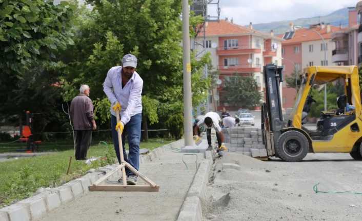 Fen İşleri Müdürlüğü ekipleri tarafından yol bakım onarım, yol genişletme