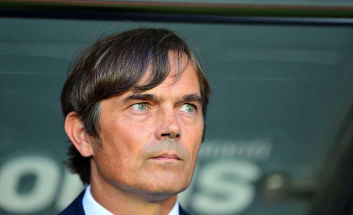 Fenerbahçe Teknik Direktörü Phillip Cocu, Kayserispor mağlubiyetinin ardından soruları yanıtladı.