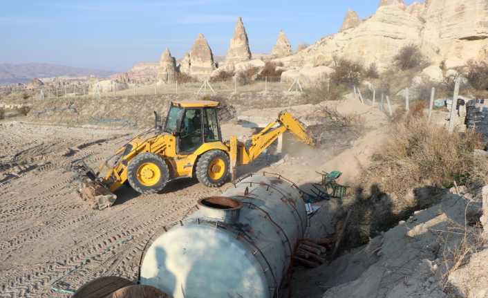 Nevşehir’in Göreme beldesinde daha önce üzeri toprakla kapatılan kaçak yapı,