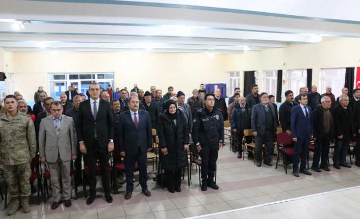 Erzincan’ın Üzümlü ilçesinde çiftçilere üzüm bağlarında görülen hastalık ve zararlılarla