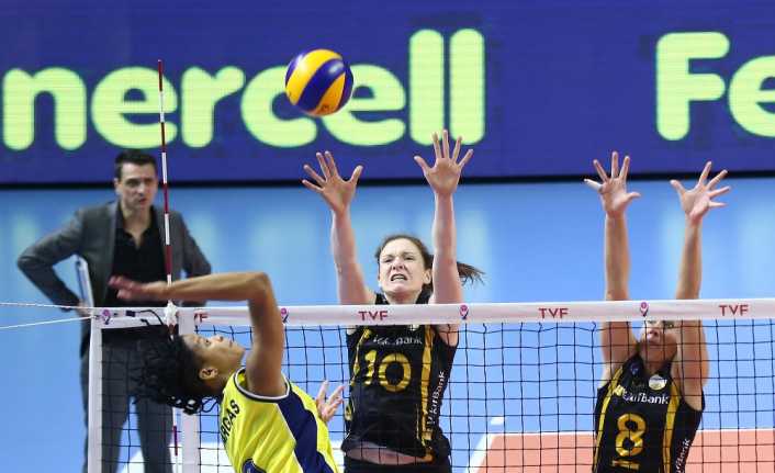 VakıfBank, Sultanlar Ligi 3. haftasında deplasmanda Fenerbahçe’yi 18-25, 25-21, 25-20,