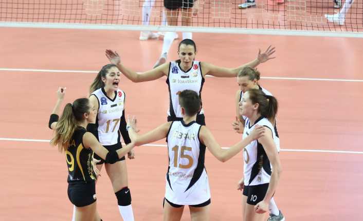 VakıfBank Kadın Voleybol Takımı, 2018-2019 Sultanlar Ligi ilk maçında Karayolları’nı