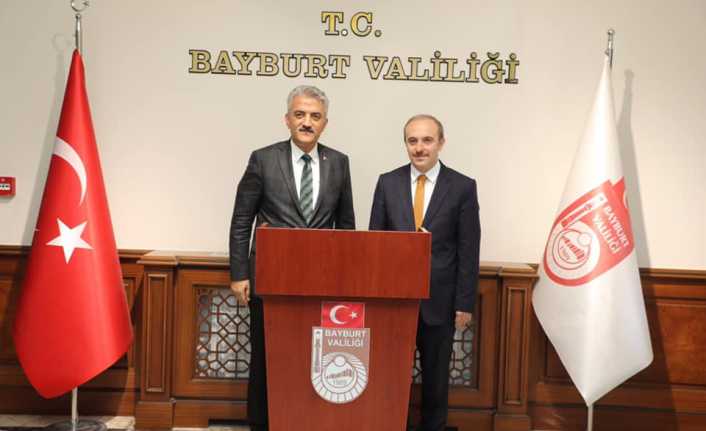 Vali Makas, Bayburt Valiliğini ve Bayburt Belediyesini Ziyaret Etti