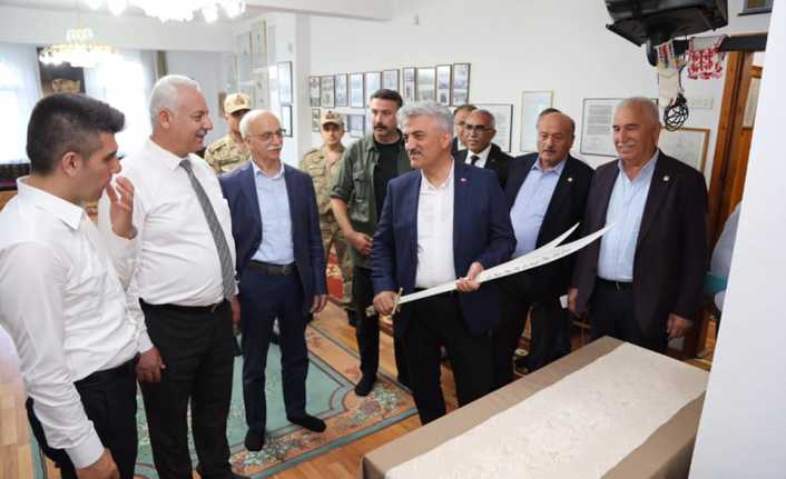 Vali Makas Kemaliye İlçesi Ocak Köyü'nü Ziyaret Etti