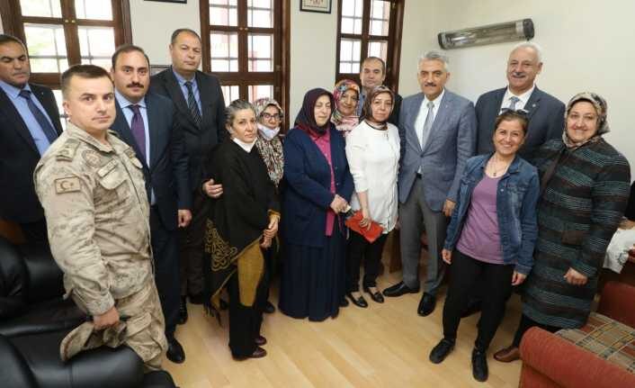 Vali Makas Kemaliye’de Erzincan Valisi Mehmet Makas, Kemaliye Belediye Başkanlığı'nı ve Kemaliyeli Kadınlar