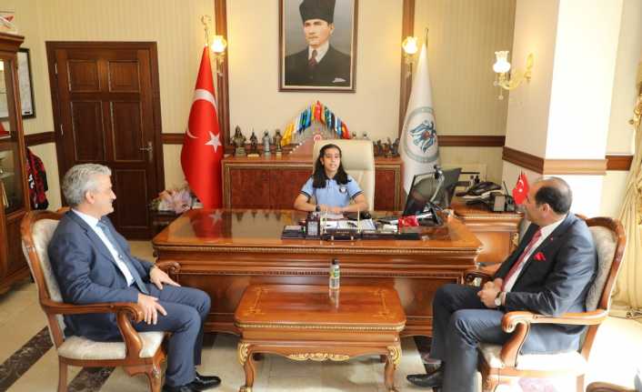 Vali Mehmet Makas, Koltuğunu Ülkemizin Aydınlık Geleceği Olan Çocuklara Devretti