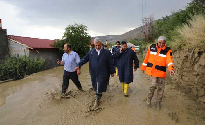 Erzincan Valisi Mehmet Makas, Sel Felaketi Yaşanan Bölgelerde İncelemelerde Bulundu.