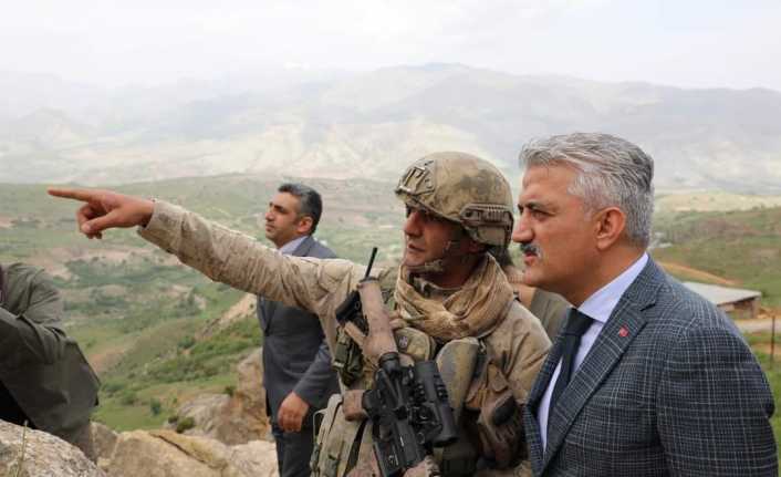 Vali Mehmet Makas, Üs Bölgesindeki Güvenlik Görevlilerini Ziyaret Etti