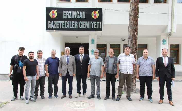 Vali Mehmet Makas, Erzincan Gazeteciler Cemiyeti’ni Ziyaret Etti.