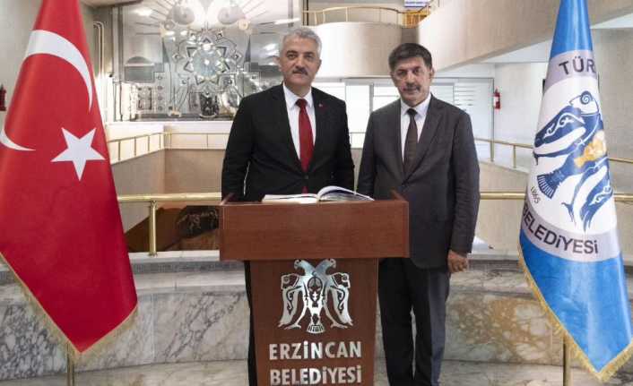 Erzincan Valisi Mehmet Makas, Belediye Başkanı Bekir Aksun’u makamında ziyaret