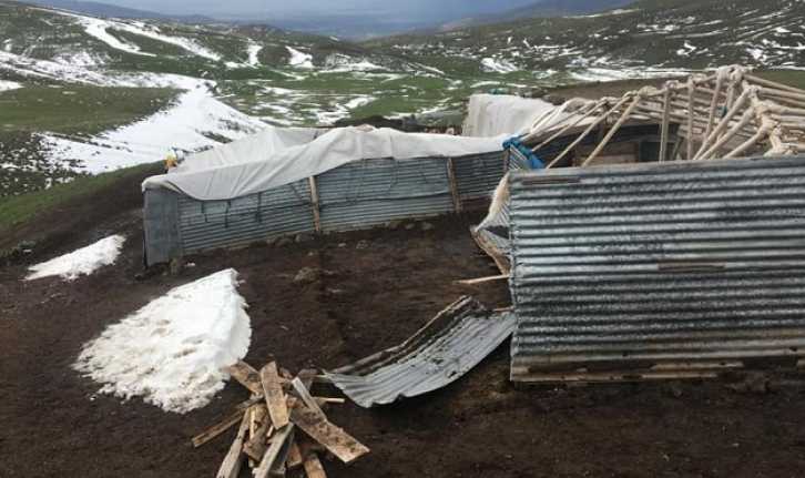 Erzincan’da, kar ve tipi