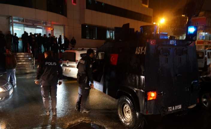 Batman Valiliği, polisin bir evde düzenlediği operasyonda çıkan çatışmada 1
