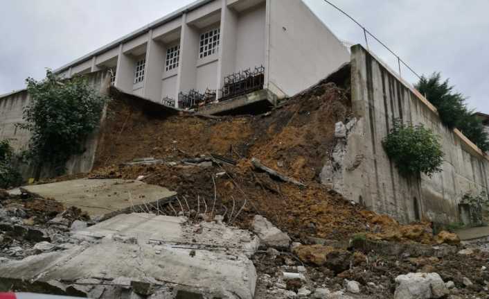 Ordu Valiliği, Altınordu ilçesinde lisenin istinat duvarının çökmesiyle ilgili bir