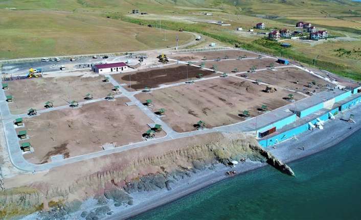 Van’ın Tuşba Belediyesinin girişimleri sonucu Van Gölü’nün Mollakasım Mahallesi’ndeki kıyı