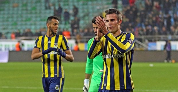 Hollanda Birinci Futbol Ligi takımlarından Feyenoord ile anlaşan Robin van