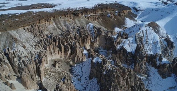 Van'ın Başkale ilçesinde bulunan ve peribacaları ile ünlü Kapadokya'ya benzerliği