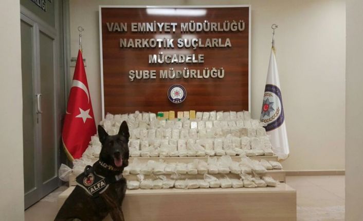 Van’da polis ekipleri düzenlediği 2 ayrı operasyonda 171 kilo 493